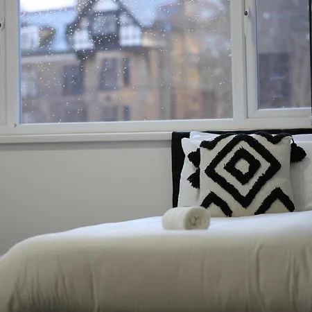 Two-bedroom With Scenic Balcony View Lejlighed