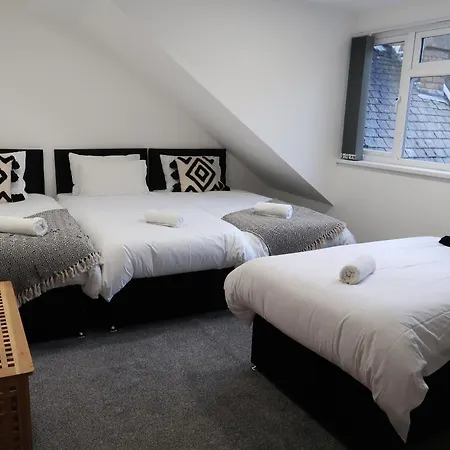 Two-bedroom With Scenic Balcony View *